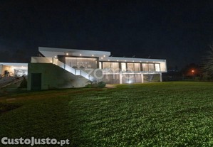 Moradia Individual T4 Com Piscina Interior De...