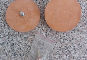 Discos (2) Abrasivos p utilização em berbequim com respetivo adaptador