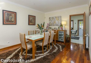 Moradia T4 De 3 Frentes Perto Metro Lidador