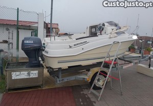 Barco cabinado Quicksilver
