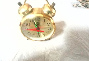 Relógio Despertador antigo com sinos de metal