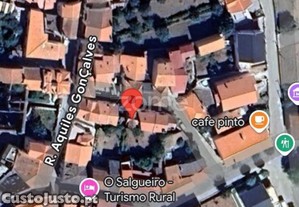 Duas Casas Em Ruinas, Em Banda, 3 Pisos,...