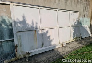 2 portões uma grade ferro pilar suporte