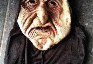 Máscara Velha com Lenço, em Silicone Halloween