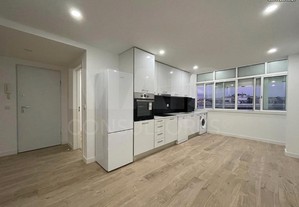 Apartamento T2 totalmente remodelado | Rua Elias G