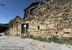Casa de Campo em Adoufe e Vilarinho de Samardã de 90,00 m²