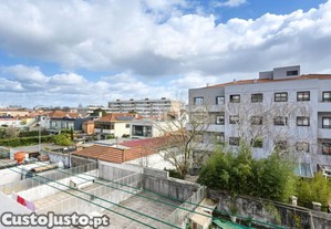 T1 Luminoso Em Pereiró Com Varanda