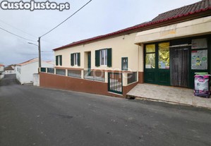 Moradia Térrea T3 + Minimercado - Achadinha,...