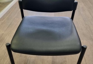 Cadeiras de escritório em pele pretas
