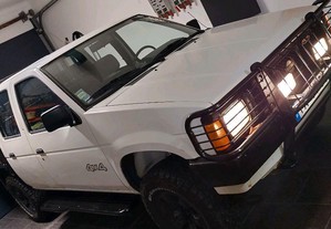 Nissan Pick Up D21 4x4 6 lugares 1991