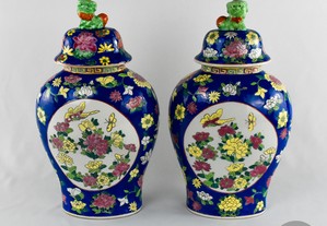 Par de potes ovais porcelana da China, decoração flores