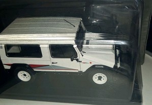Miniatura jeep UMM 1/24