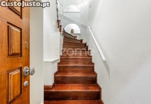 Moradia C/ 2 Frações (Apartamento + Loja) E...