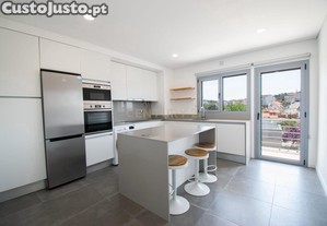 Apartamento Remodelado com 3 Quartos em Rua Tranquila sem Saída