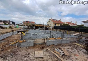 Moradia isolada térrea com piscina em zona nobre de fernão ferro