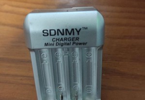 Carregador de Baterias/Pilhas - Sdnmy (AA e AAA)