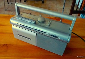 Rádio gravador Sony modelo CFM20