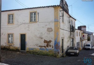 Casa T4 em Portalegre de 196,00 m²
