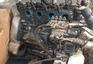 Trator-Motor kubota de 4 cilindros para pecas