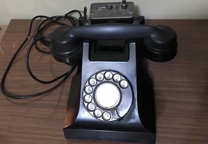 Telefone antigo com moedeiro