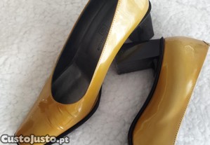 Sapatos verniz