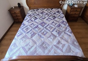 Cama madeira castanho + 2 mesas cabeceira + cómoda