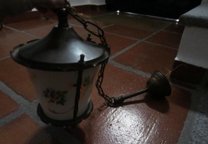 Lanterna de tecto, em ferro fundido, antiga