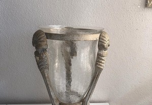 Vaso decorativo em vidro com um suporte lindíssimo