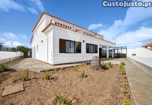 Moradia t4 com vista mar na ilha do porto santo
