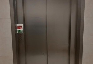 Portas de elevador e guias completas