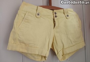 Cales amarelos da marca Beskla