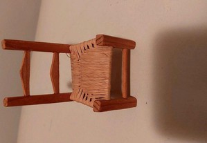 Cadeira de bunho miniatura