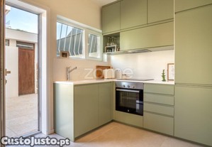 Predio Em Propriedade Total Com 3 Apartamentos...