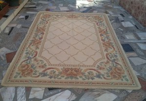Carpete de arraiolos feitos em Portugal usados