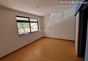 Escritrio/Sala Comercial em Braga por 75.000 