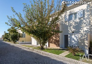 Moradia geminada T5 em Azeitão de 234 m²