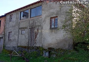 Moradia para reconstruir em Oleirinhos, Bragança