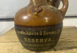 CR&F reserva aguardente velha esta garrafa tem o peso de 1360 gramas