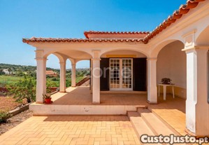 Moradia T6 Independente Em Odiáxere Inserida Em...