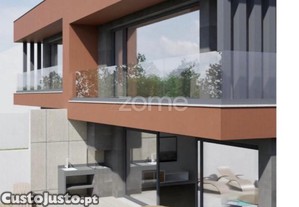 Moradia T3 Geminada Em Castelões