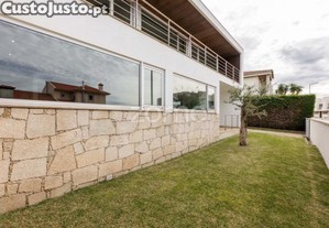 Moradia Individual De Luxo Com Piscina - Fraião...