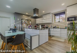 Moradia Isolada T5 com piscina