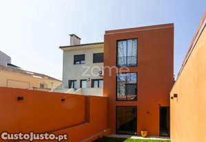 Moradia De Design Contemporâneo, Com Detalhes...