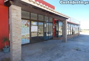 Restaurante  entrada da Praia da Luz!