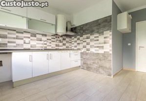 Apartamento Renovado em Setúbal com Vista e Excelente Localização