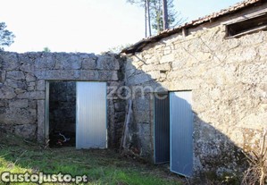 Moradia Excelente Em Pedra Para Recuperar