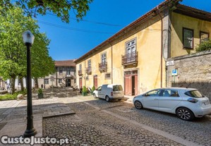 Moradia T7no Centro Histórico Em Guimarães
