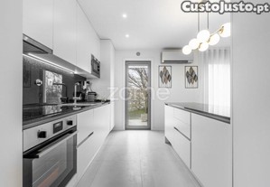 Apartamento T2+1, De 2022, Com Dois Lugares De...