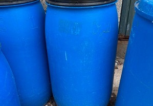 Barricas de plastico 200 litros