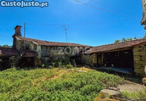 Quinta, Construções Em Pedra, Linha De Água,...